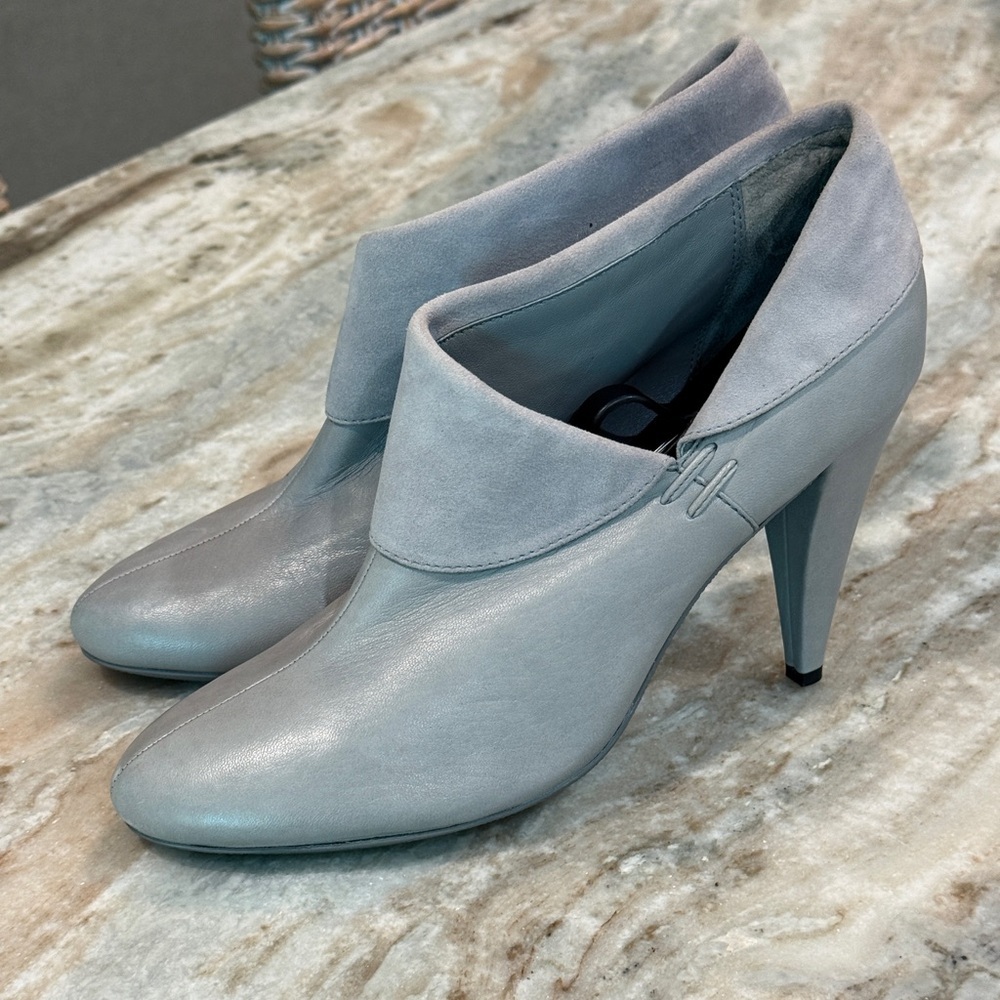 Women’s COACH Annika gray leather and suede fold over ankle booties- Size 10 - Picture 2 of 8